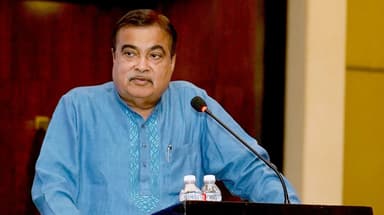 नितिन गडकरी का निर्देश, बोले- एक्सप्रेसवे पर स्पीड लिमिट से 20% ज्यादा रफ्तार पर भी चार्ज नहीं