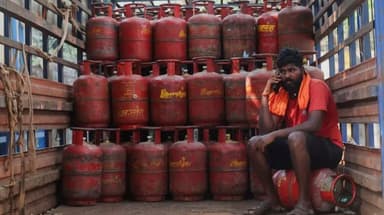 1 नवंबर से बदल रहे हैं LPG-PNG के ये नियम, जानें जेब पर कितना पड़ेगा असर