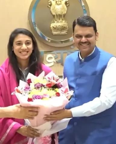 मंधाना-जेमिमा, शेफाली, श्री चरणी और क्रांति को CM ने सम्मानित किया