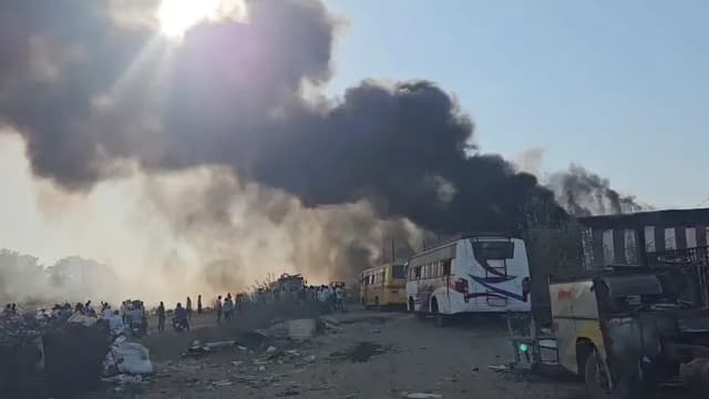 लाखों का सामान जलकर खाक, दूर तक दिखा धुएं का गुबार; मची अफरा-तफरी