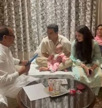 पोती इला को सुनाई गणेश कथा; परिवार के इस प्यारे पल ने सोशल मीडिया पर जीता दिल