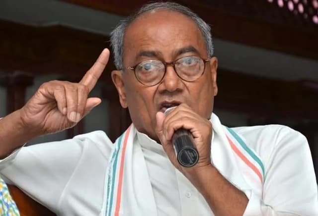 दिग्विजय सिंह का बड़ा आरोप, कहा- संघ भी अब ईमानदार नहीं रहा