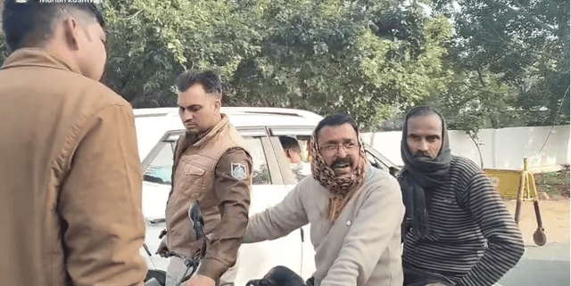 पुलिसकर्मी से कहा– घर छोड़ने आनी पड़ेगी बाइक; कॉन्स्टेबल बोला- वर्दी यहीं उतारूं क्या