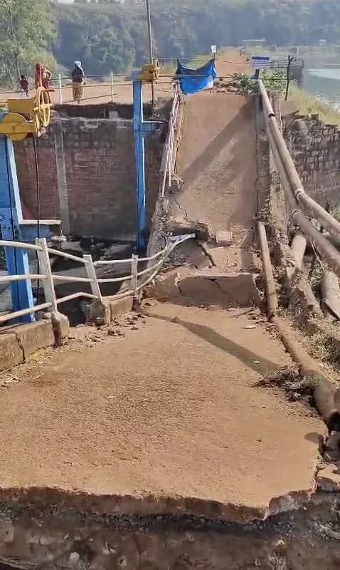 किसी के घायल होने की खबर नहीं, सुरक्षा के लिए आवाजाही पर रोक