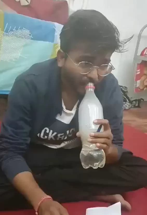 डॉक्टर के विरोध में ग्रामीणों ने चक्का जाम किया, CMHO ने दिए जांच के आदेश