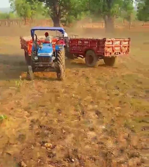 वन विभाग की टीम पर ट्रैक्टर चढ़ाने की कोशिश, बाल-बाल बचा वन रक्षक