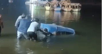 ब्रेक फेल होते ही पानी में समाया, ड्राइवर ने कूदकर बचाई जान