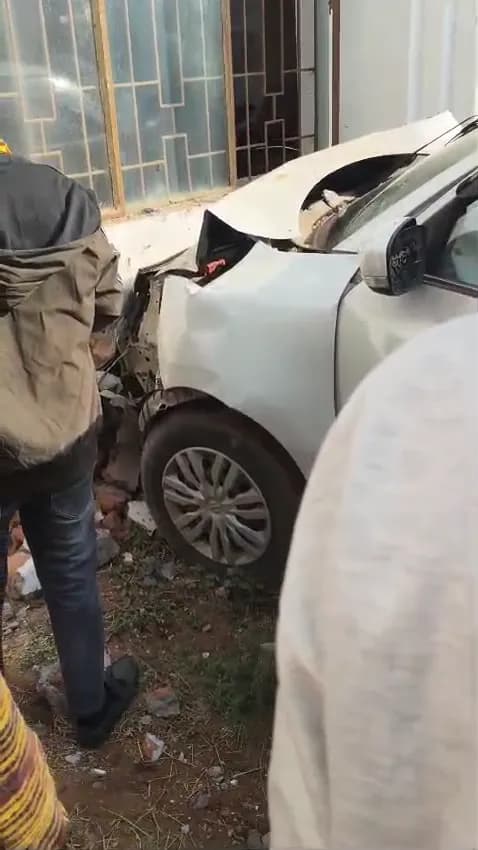 तेज रफ्तार कार ने बुजुर्ग को टक्कर मारी; वीडियो
