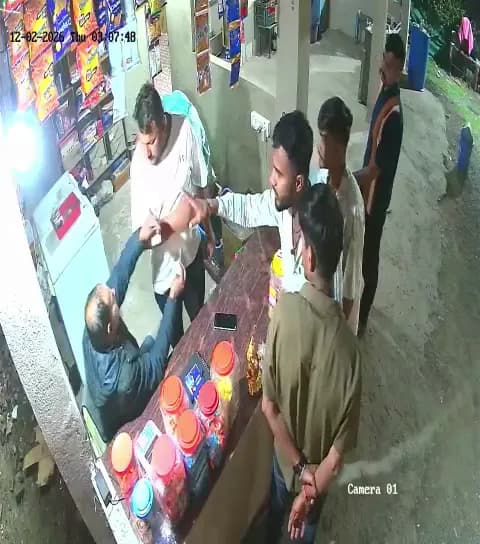 ढाबा संचालक से मारपीट, खाना न देने पर तोड़फोड़; CCTV में कैद वारदात