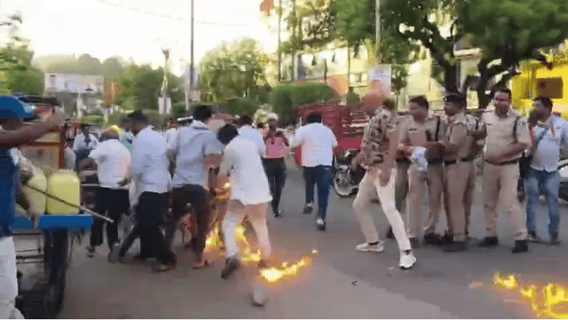 15-16 कांग्रेस कार्यकर्ता झुलसे, आनन-फानन में ले जाया गया अस्पताल