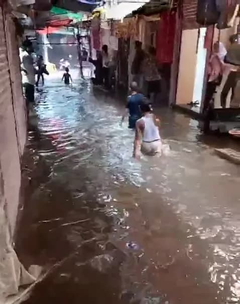 नगर पालिका की खुली पोल, व्यापारियों ने साफ-सफाई पर उठाए सवाल