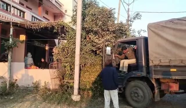 लोगों ने पुलिसकर्मी के नशे में होने का आरोप लगाया; टिमरनी की घटना