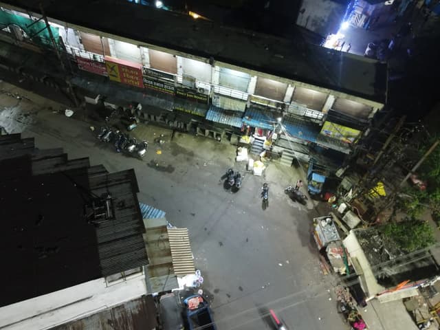 इंदौर पुलिस कर रही पेट्रोलिंग; हाई-रिजॉल्यूशन कैमरों से शहर की मॉनिटरिंग