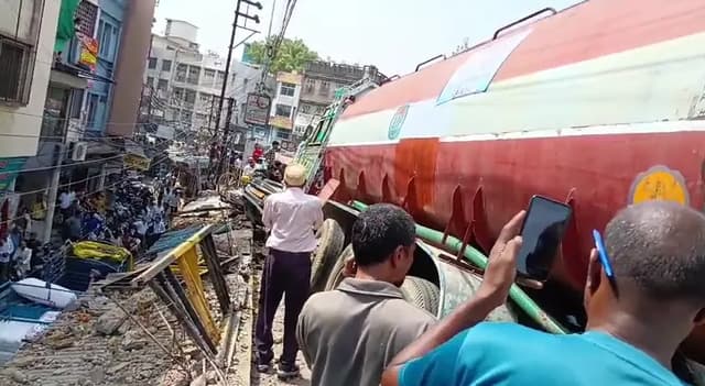 ब्रेक फेल होने से फैली दहशत, कई वाहनों को मारी टक्कर, गुस्साए लोगों ने की तोड़फोड़