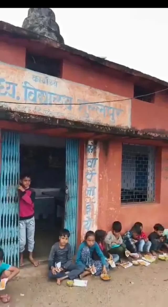 प्रिंसिपल निलंबित, खाना बनाने वाले भी हटाए गए; राहुल गांधी बोले- बच्चों को इज्जत की थाली तक नसीब नहीं