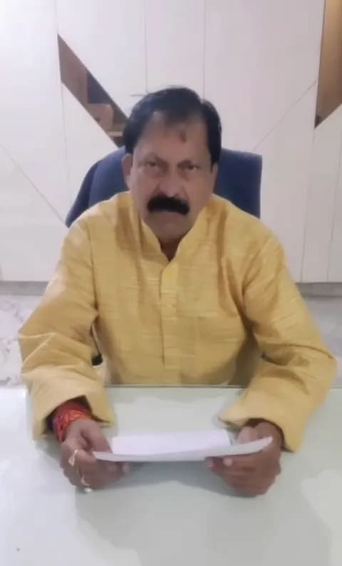 सिंधिया के करीबी ने छोड़ी पार्टी; गुटबाजी का लगाया आरोप